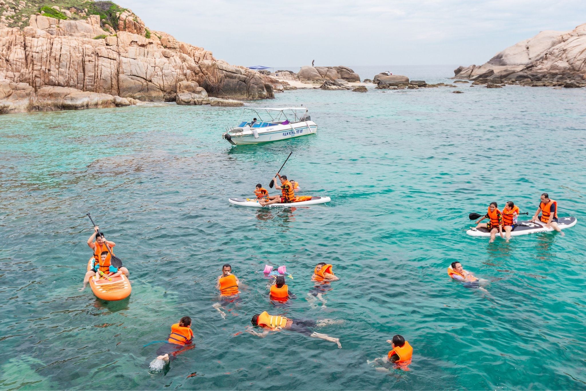 Lặn ngắm san hô tại Vĩnh Hy 